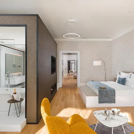 Vision By Continental Group 4*