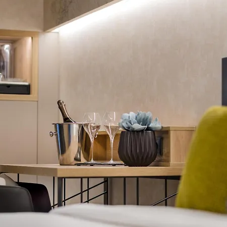 Vision By Continental Group 4*